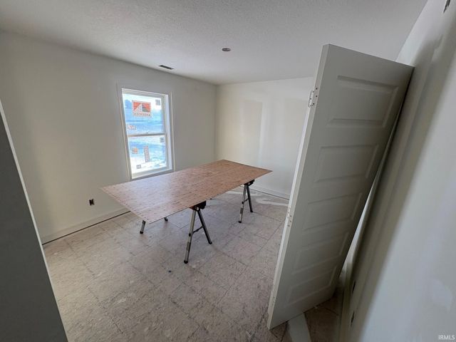 17412 Creekside Crossing Run, Huntertown, IN 46748