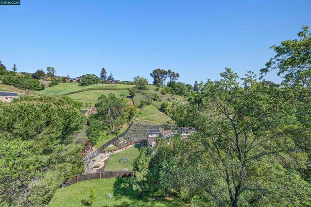 3424 Woodview Dr, Lafayette, CA 94549