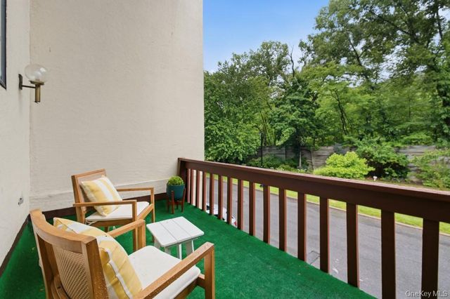 359 N Greeley Avenue, Chappaqua, NY 10514