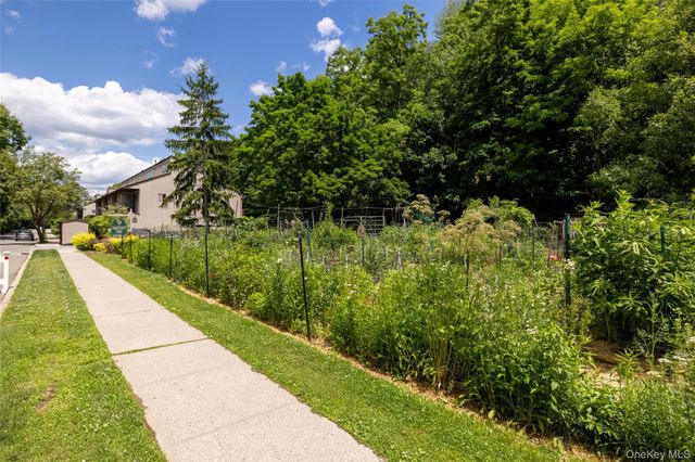 359 N Greeley Avenue, Chappaqua, NY 10514