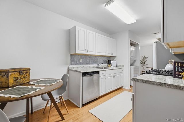 359 N Greeley Avenue, Chappaqua, NY 10514