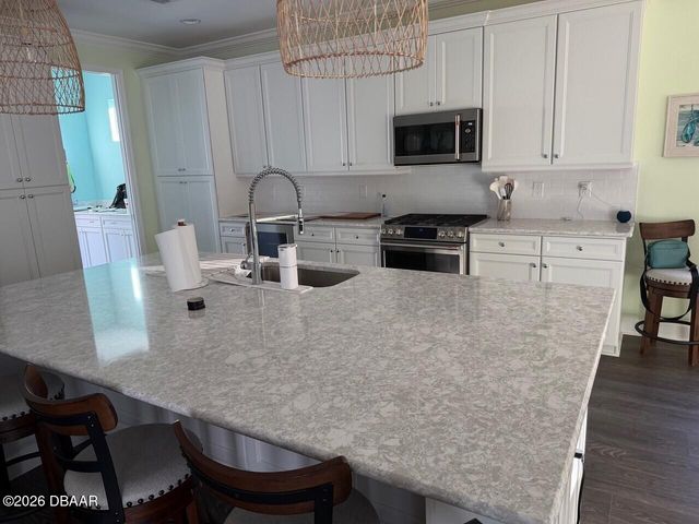 621 Hang Loose Way, Daytona Beach, FL 32124