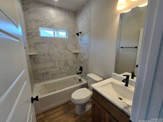 1288 lavaca, Canyon Lake, TX 78133