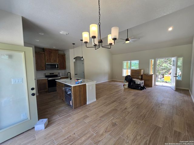 1288 lavaca, Canyon Lake, TX 78133