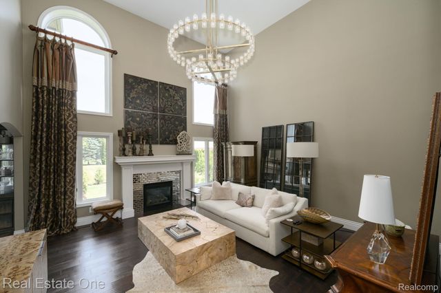 13255 Maple Lawn Drive, Shelby Charter Township, MI 48315