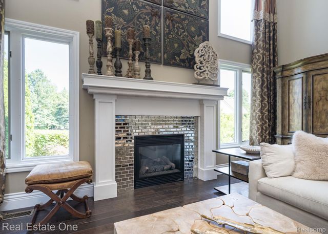 13255 Maple Lawn Drive, Shelby Charter Township, MI 48315