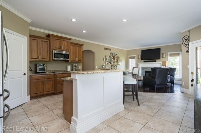 13255 Maple Lawn Drive, Shelby Charter Township, MI 48315