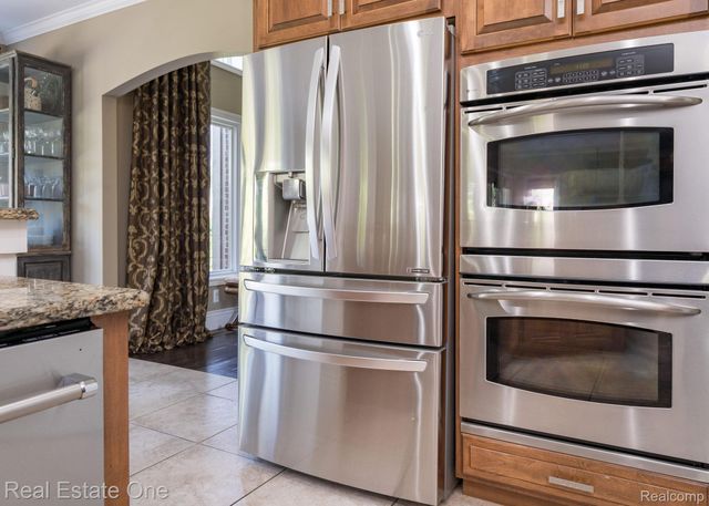 13255 Maple Lawn Drive, Shelby Charter Township, MI 48315