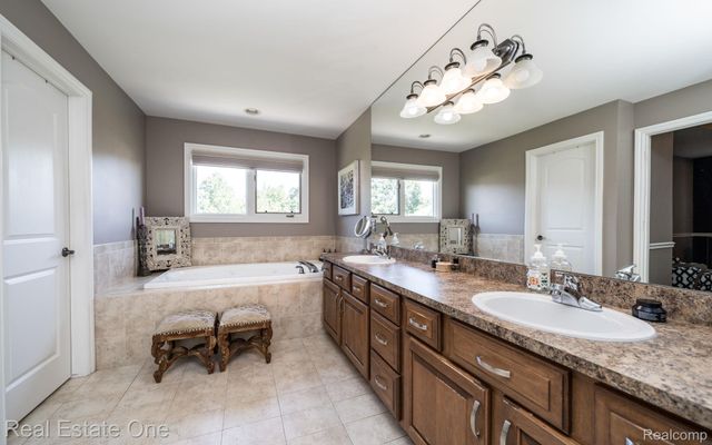 13255 Maple Lawn Drive, Shelby Charter Township, MI 48315