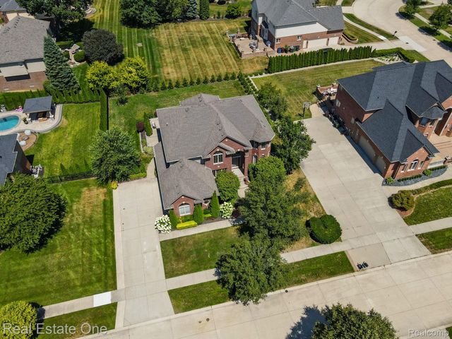 13255 Maple Lawn Drive, Shelby Charter Township, MI 48315