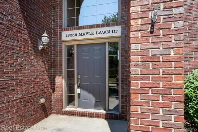 13255 Maple Lawn Drive, Shelby Charter Township, MI 48315