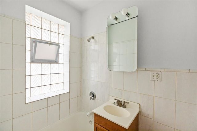 654 W Oakdale Avenue 1S, Chicago, IL 60657