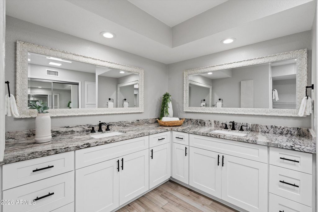 Image 21 of property listing at 8758 E VIA DE VIVA --, Scottsdale, AZ 85258
