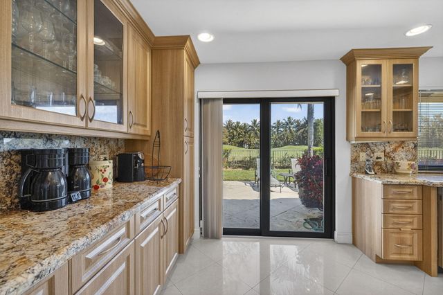 4881 Pineview Circle, Delray Beach, FL 33445