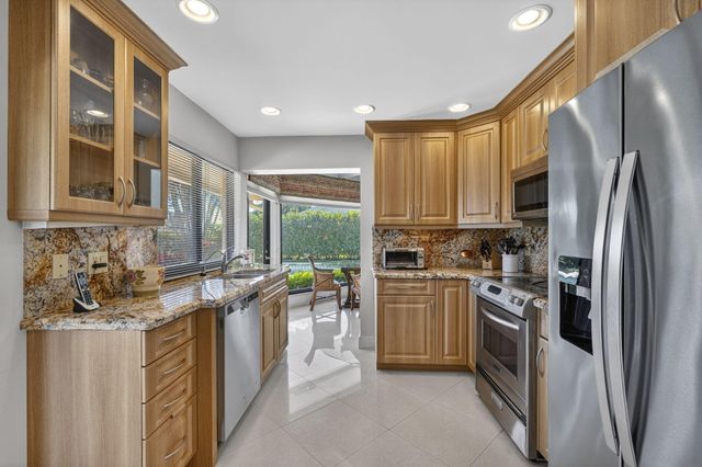 4881 Pineview Circle, Delray Beach, FL 33445