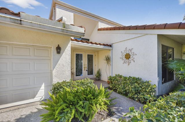 4881 Pineview Circle, Delray Beach, FL 33445