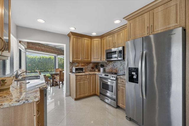 4881 Pineview Circle, Delray Beach, FL 33445