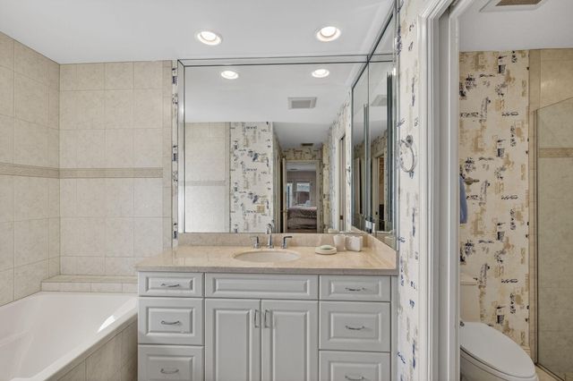 4881 Pineview Circle, Delray Beach, FL 33445