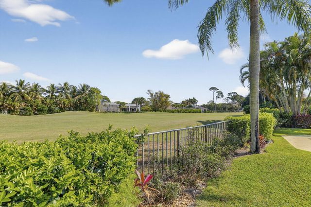 4881 Pineview Circle, Delray Beach, FL 33445