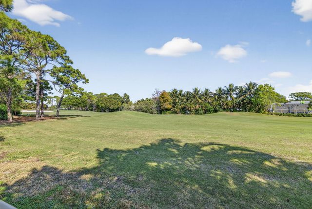 4881 Pineview Circle, Delray Beach, FL 33445