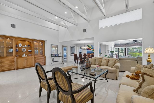 4881 Pineview Circle, Delray Beach, FL 33445