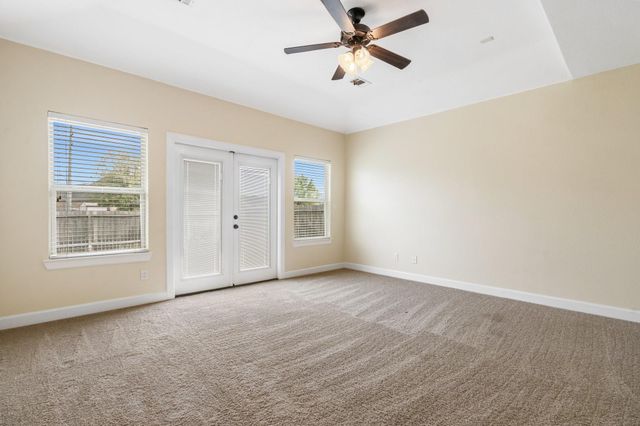 328 Country Crossing Circle, Magnolia, TX 77354