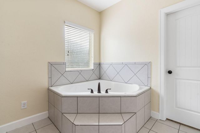 328 Country Crossing Circle, Magnolia, TX 77354