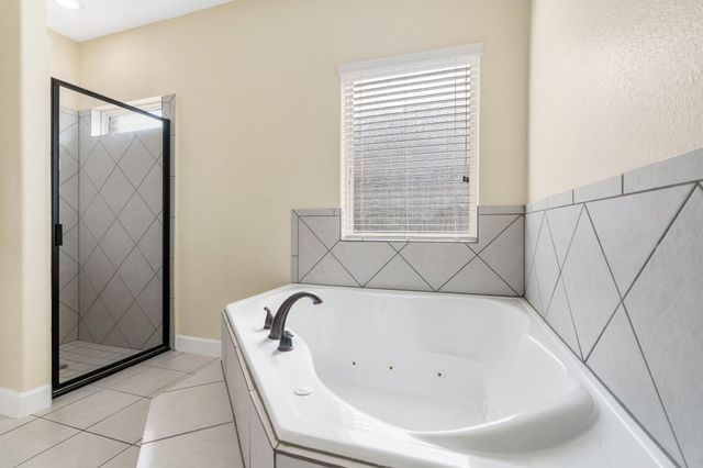 328 Country Crossing Circle, Magnolia, TX 77354