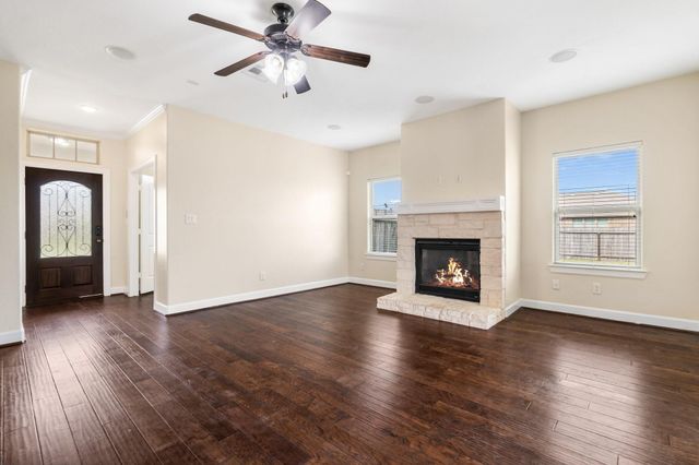 328 Country Crossing Circle, Magnolia, TX 77354