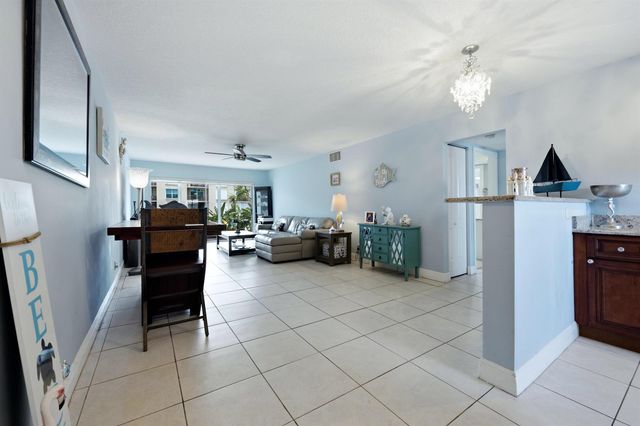 200 Waterway Drive S 309, Lantana, FL 33462