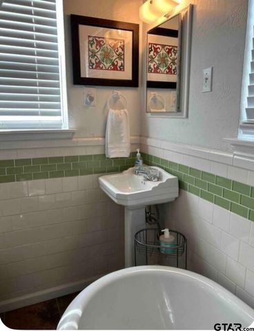 305 N Davis St., Sulphur Springs, TX 75482