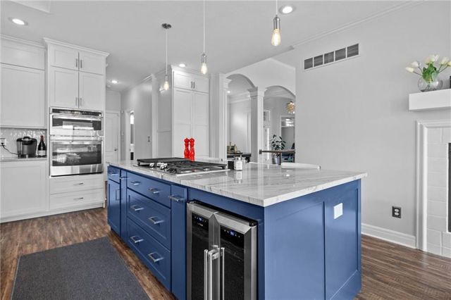 124 Teton Ridge, Lake Winnebago, MO 64034