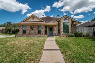 7002 Sun Wood Dr, Corpus Christi, TX 78413