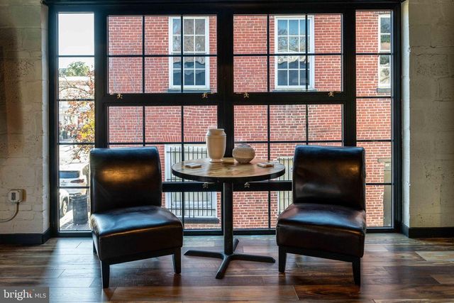 106 N Lee St # 202, Alexandria, VA 22314