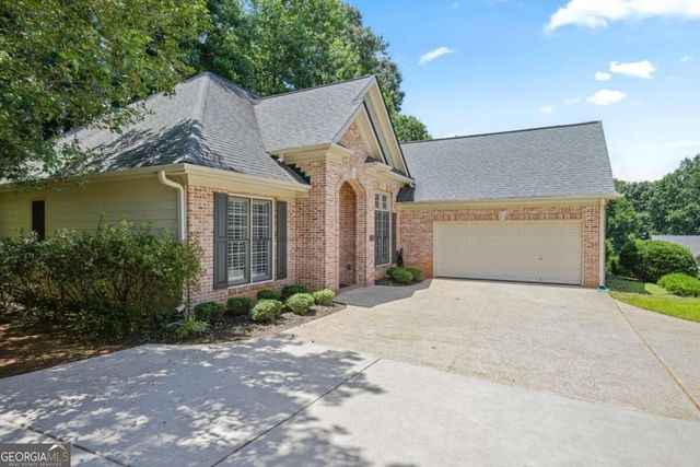 105 Peregrine Way NW, Kennesaw, GA 30144