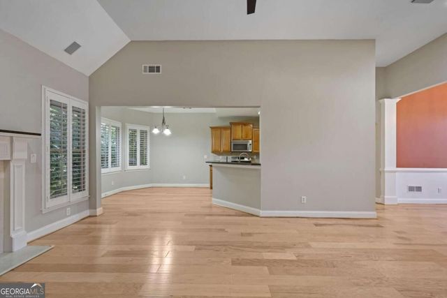 105 Peregrine Way NW, Kennesaw, GA 30144