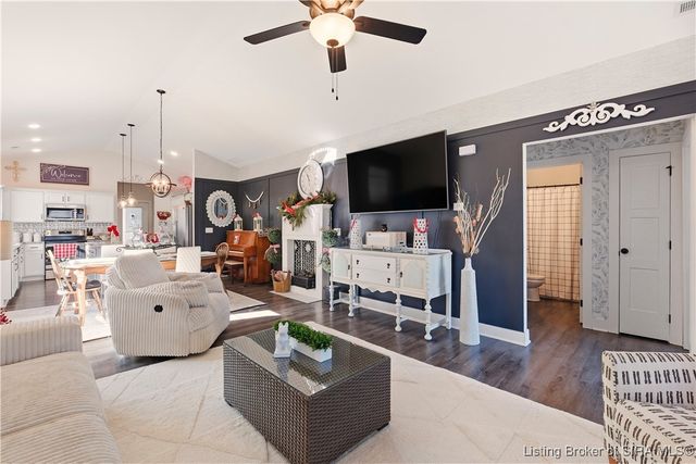 1240 Majestic Pass, Jeffersonville, IN 47130