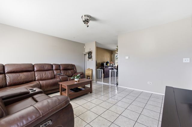 1160 Case Lane, Elgin, IL 60120