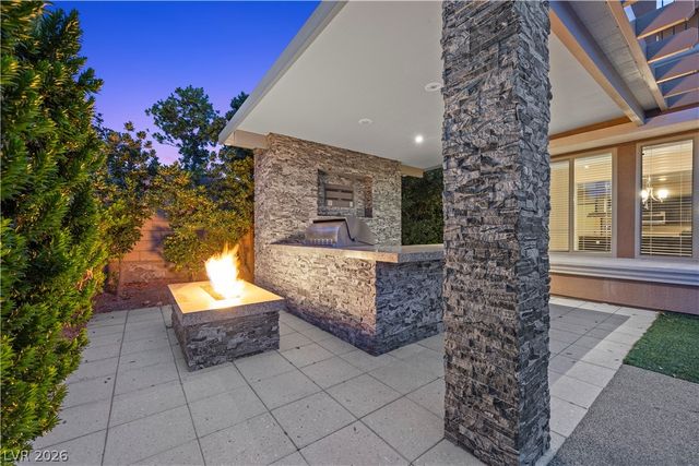 8 Tea Olive Drive, Las Vegas, NV 89141