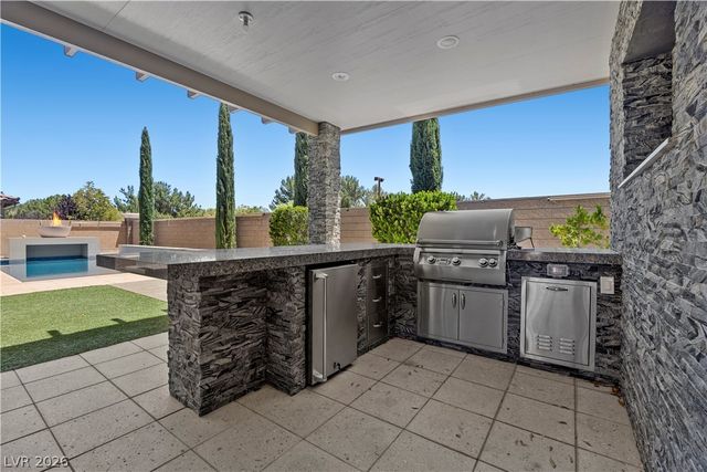 8 Tea Olive Drive, Las Vegas, NV 89141