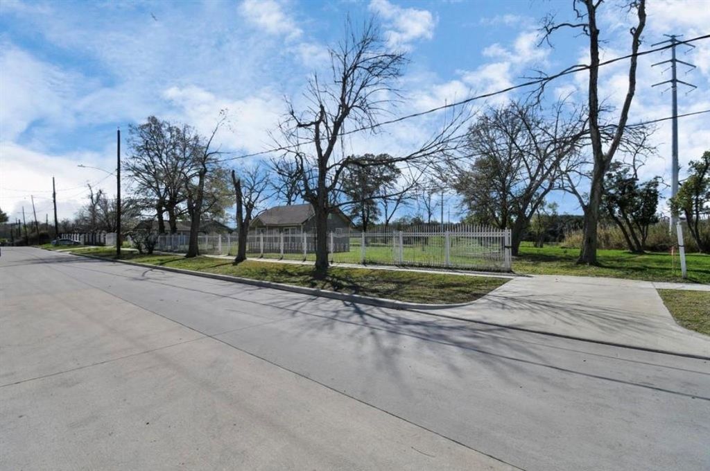 7912 Brays Street, Houston, TX 77012