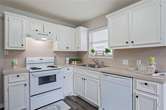4337 Country Club Drive, Dickinson, TX 77539