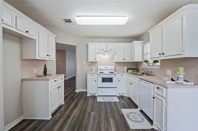 4337 Country Club Drive, Dickinson, TX 77539