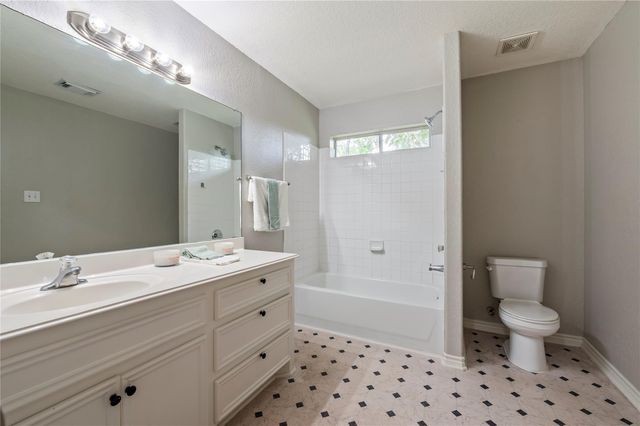 4337 Country Club Drive, Dickinson, TX 77539