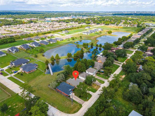 4337 Country Club Drive, Dickinson, TX 77539
