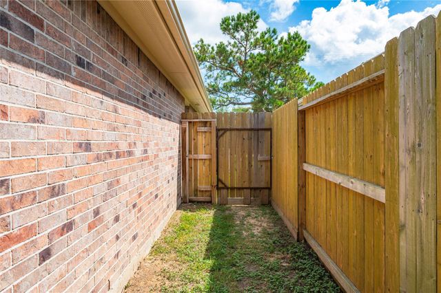 4337 Country Club Drive, Dickinson, TX 77539