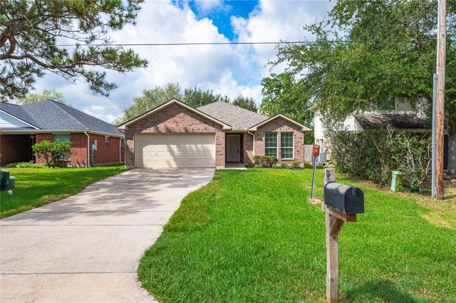 4337 Country Club Drive, Dickinson, TX 77539