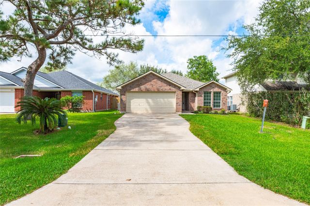 4337 Country Club Drive, Dickinson, TX 77539