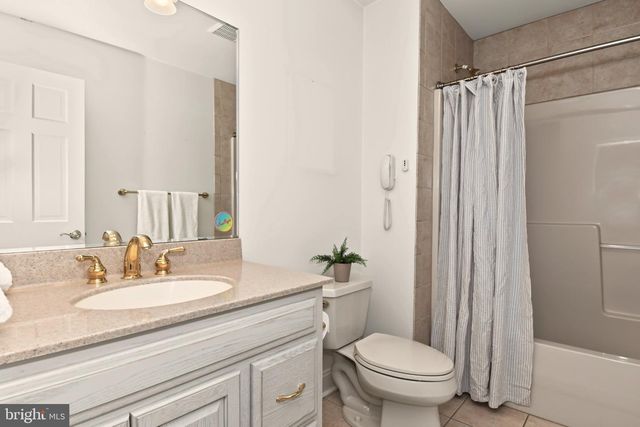 421 GREEN ST, Sellersville, PA 18960