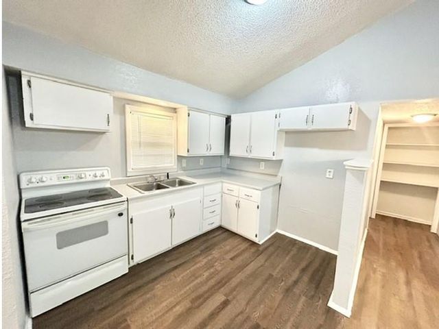 810 S Woodbury Street, Independence, MO 64050